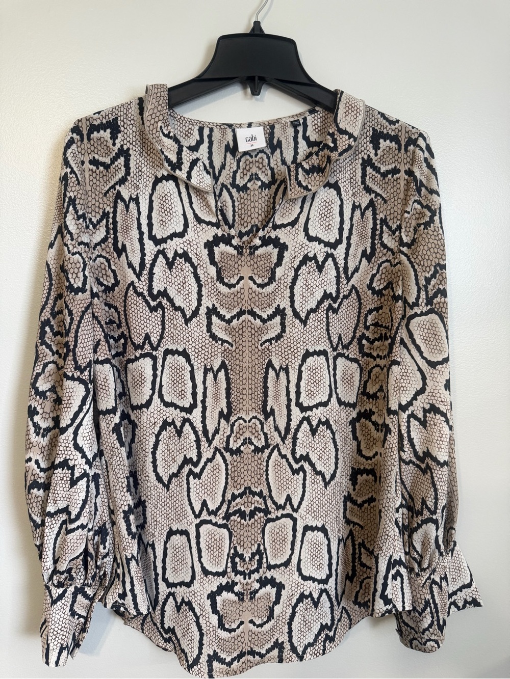 Cabi Beige and Black Snake Print long sleeve Lightweight Blouse size medium